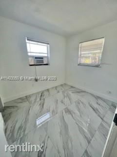 Building Photo - 2 br, 1 bath Duplex - 4265 SW 51st St