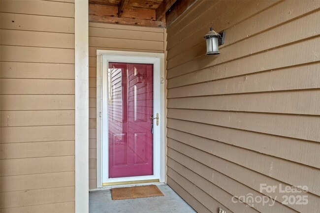 Foto del edificio - 3220 Selwyn Farms Ln