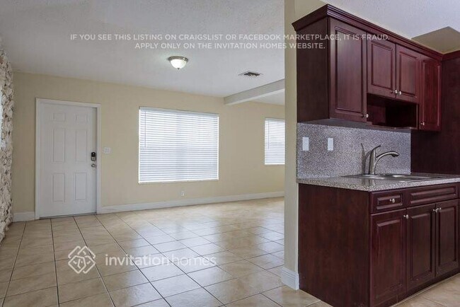 Foto del edificio - 810 N 69th Ave