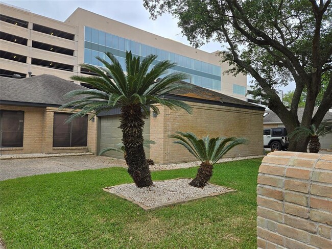 Foto del edificio - 15626 Whitewater Ln