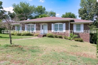 Building Photo - 211 Sandpiper Ln