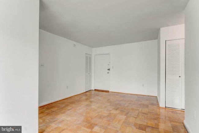 Building Photo - 922 24th St NW