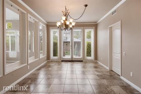 Building Photo - 4201 Laurelview Dr