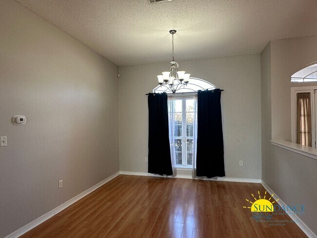 Building Photo - Beautiful 4 Bedroom Home in Navarre!