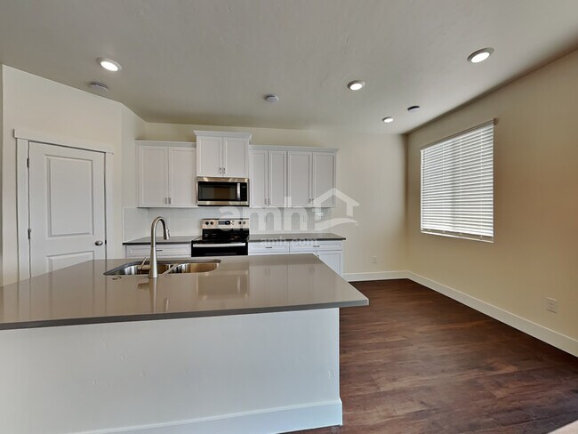 Foto del edificio - 1065 S Moorside Avenue