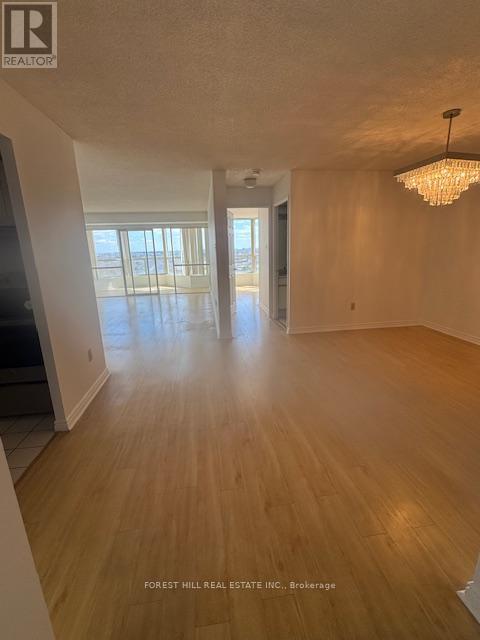 Photo du bâtiment - 7300-7300 Yonge St