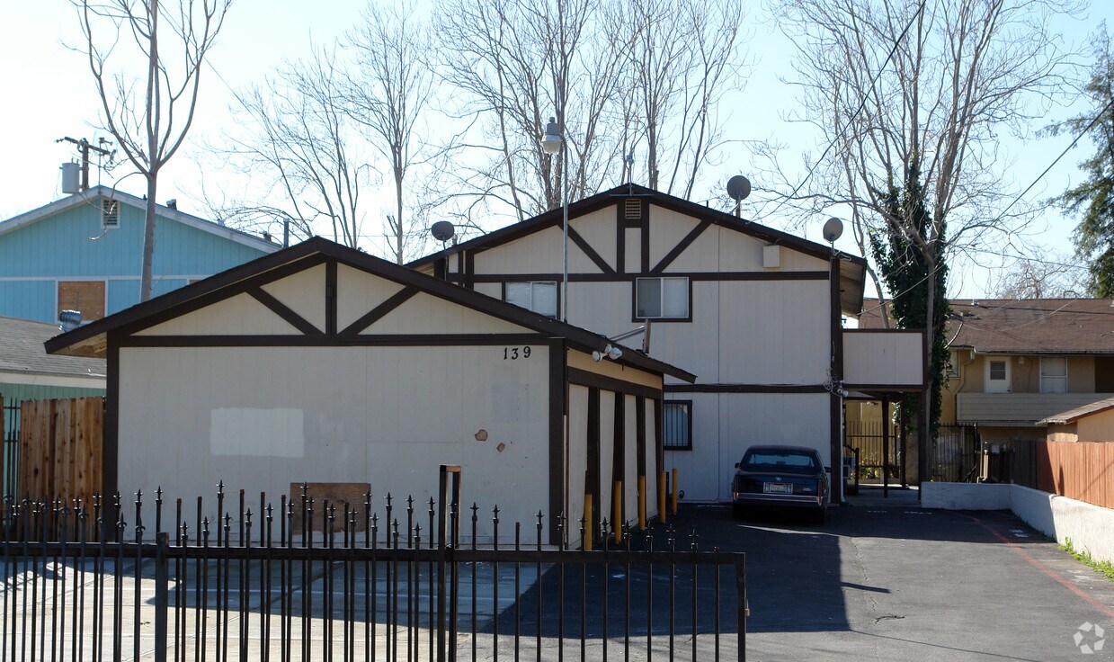 Primary Photo - 139 W Magnolia Ave
