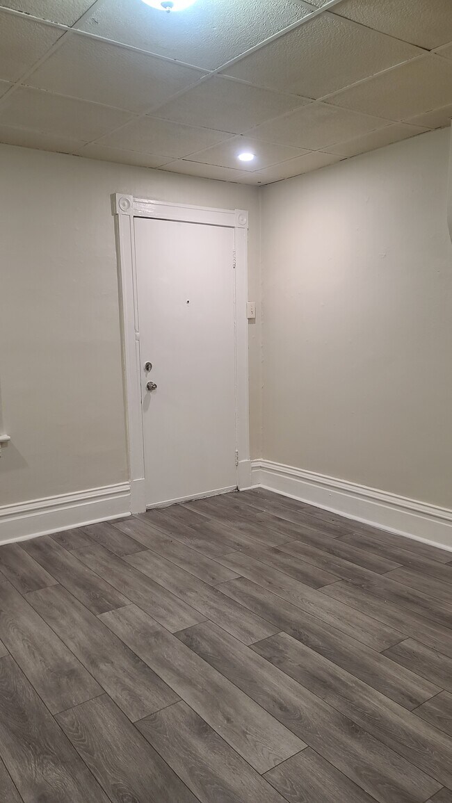 Foto del edificio - 5816 Victoria Ave