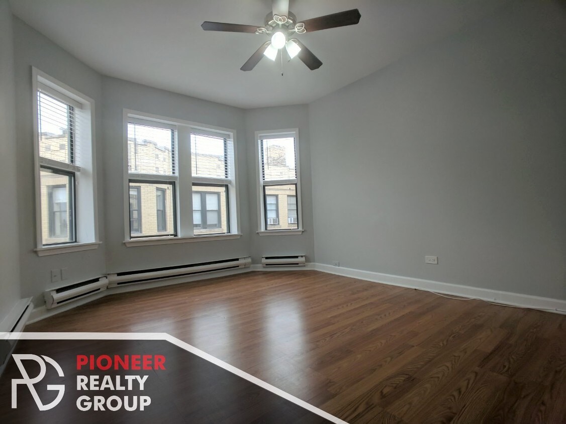 Primary Photo - 3639 W Dickens Ave