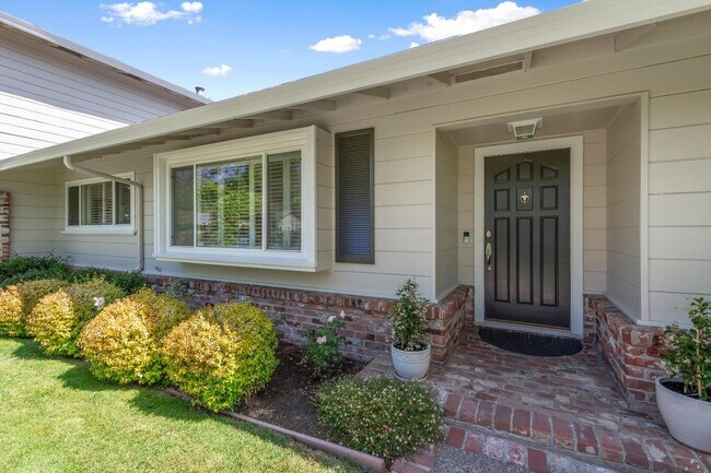 Foto del edificio - 1310 Hillview Dr