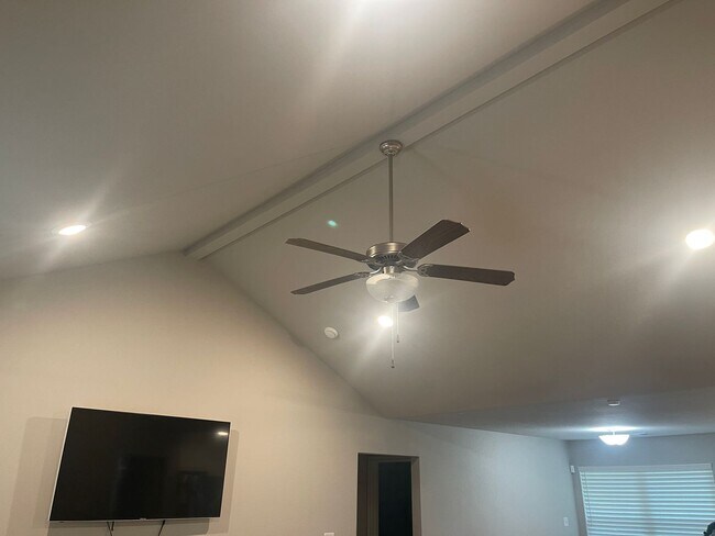 Foto del edificio - Bryan - 3 Bedroom / 2 Bath / 2 car garage / fenced in back yard.