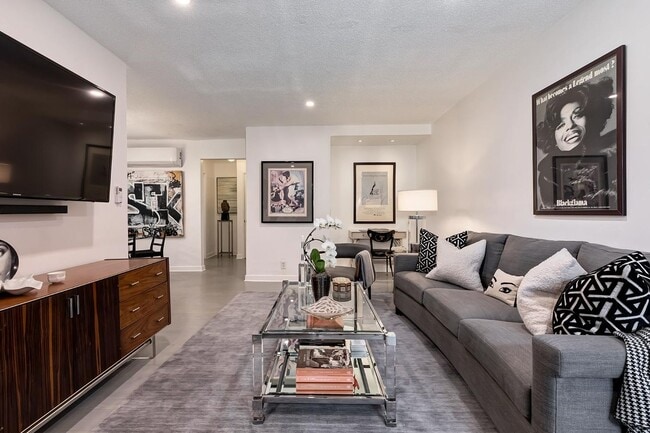 Building Photo - 1035 N Sierra Bonita Ave