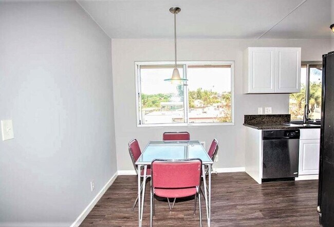 Foto del edificio - 4560 Maple Avenue, Unit 236