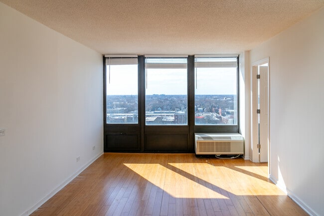 Foto del edificio - 5320 N Sheridan Rd