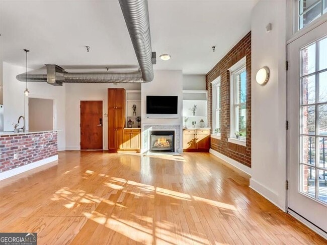Foto del edificio - 1158 Ponce De Leon Ave NE