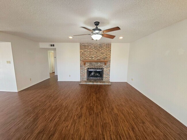 Foto del edificio - Nice Fourplex Unit in NRH - Birdville ISD