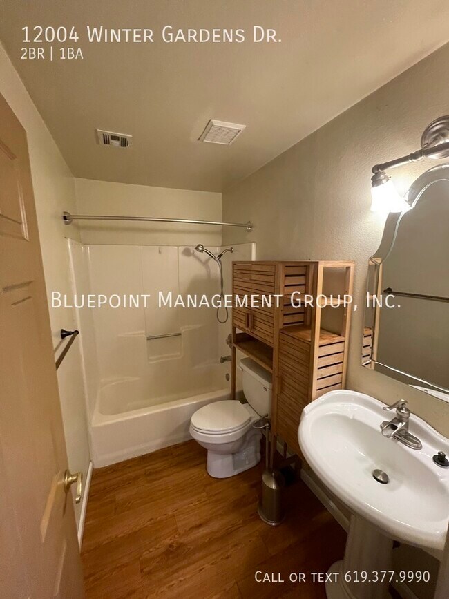 Foto del edificio - Charming 2 Bedroom  Duplex with yard!
