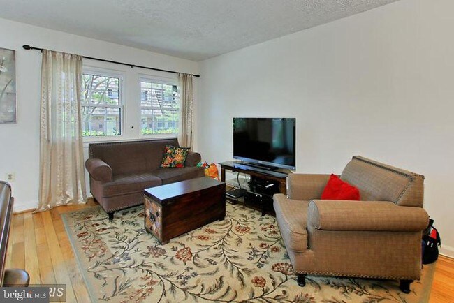 Foto del edificio - 216 S Virginia Ave