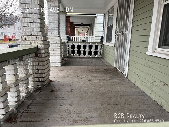 Foto del edificio - 12022 Griffing Ave