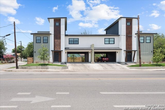 Building Photo - 723 Iowa St