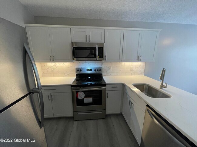 Building Photo - 403 Greenwich Dr
