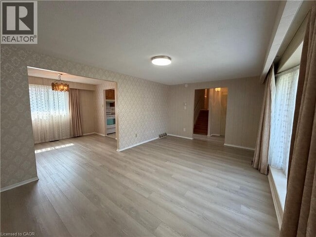Building Photo - 148 Pepperwood Crescent