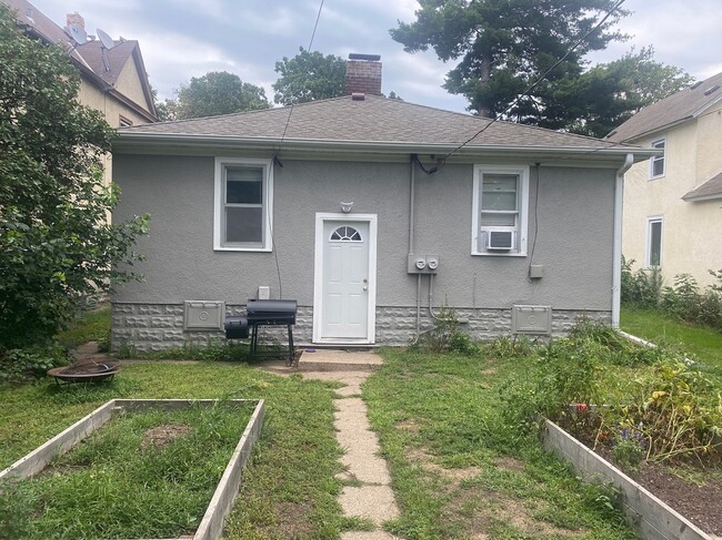 Building Photo - 3214 19th Ave S