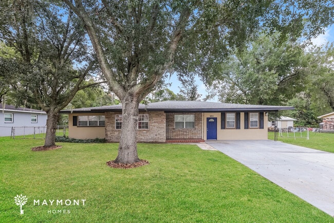 Building Photo - 5821 Lake Grove Dr