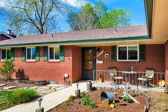 Building Photo - 2118 Monteagle St