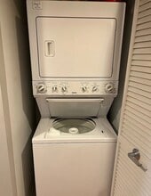 Building Photo - 909 W Washington Blvd