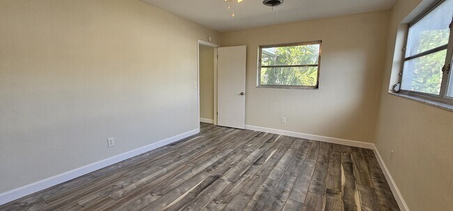 Foto del edificio - 1329 Fairfield Dr