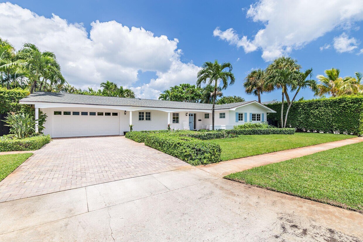Foto principal - 237 Puritan Rd