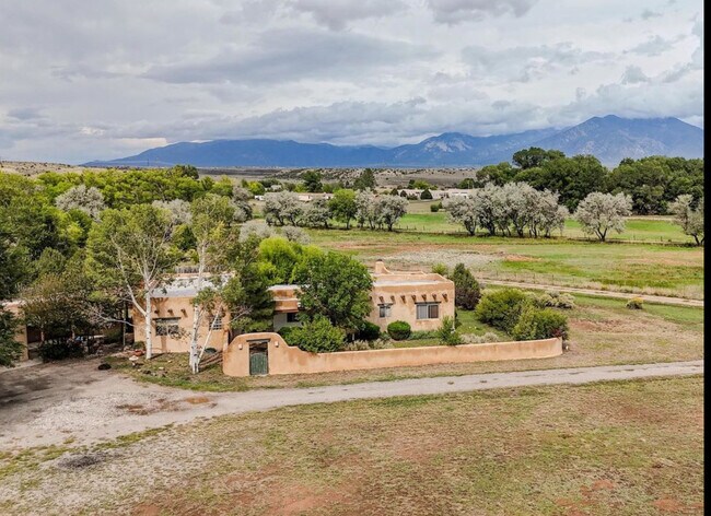 Building Photo - 120 Los Cordovas