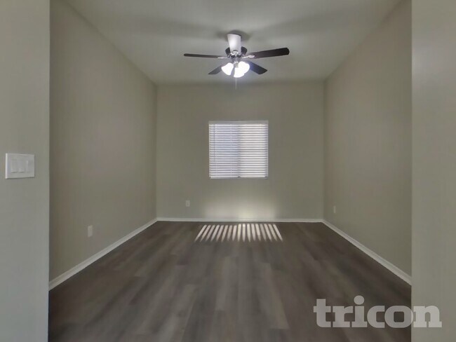 Foto del edificio - 4660 E Laurel Ave