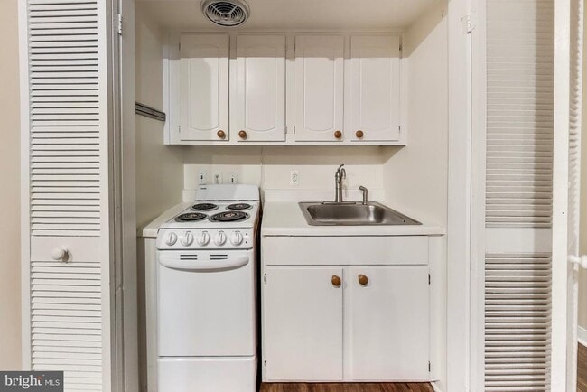 Building Photo - 66 V St NW