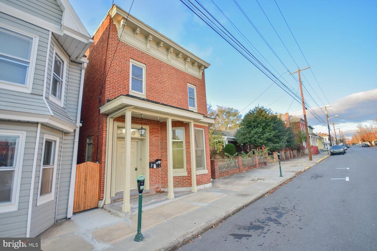 Primary Photo - 203 W John St