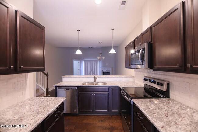 Building Photo - 1823 Fox Den Way