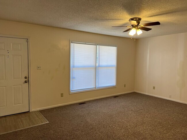 Building Photo - 2014 Cedar Point Cir