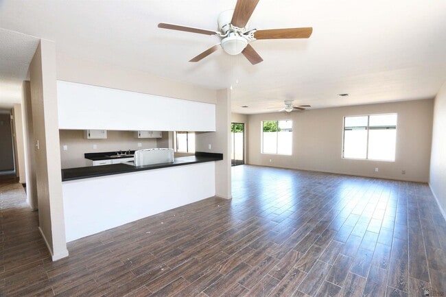 Foto del edificio - 1276 S Pagent Ave