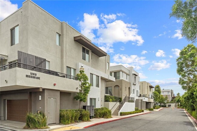 Foto del edificio - 12913 Mission Ave