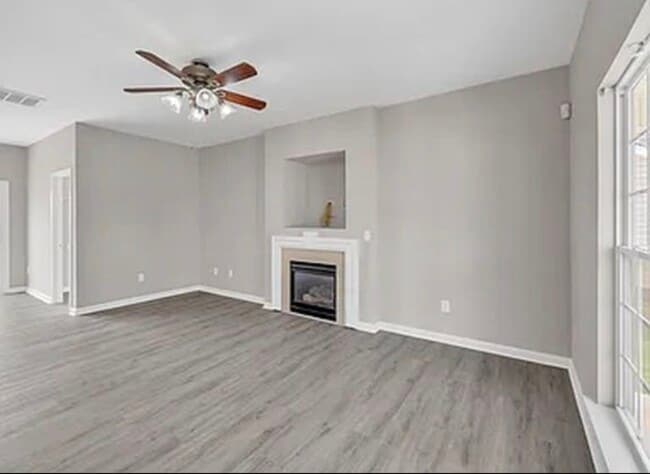 Building Photo - 712 E Camelton Dr