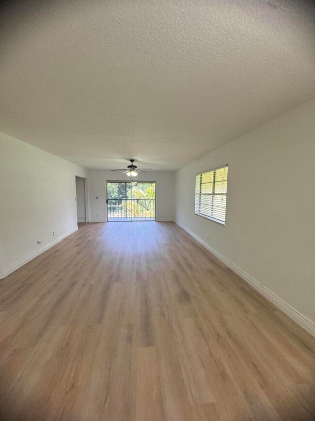 Building Photo - 2965 SW 22nd Ave