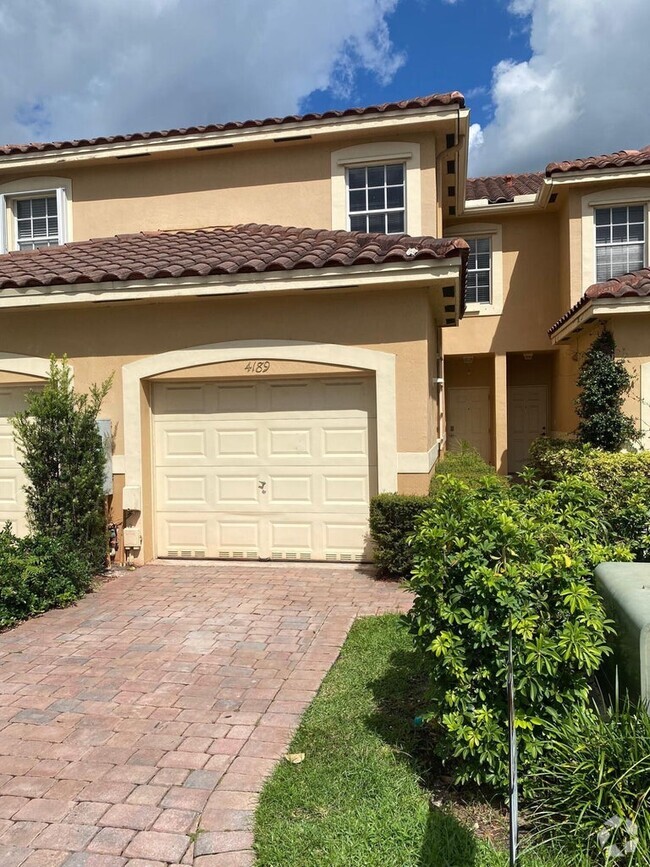 Building Photo - 4189 Crystal Lake Dr