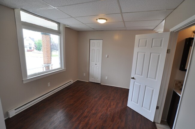Building Photo - Studio/Efficiency on 1st Floor – No Application Fee! (Beaver Falls)