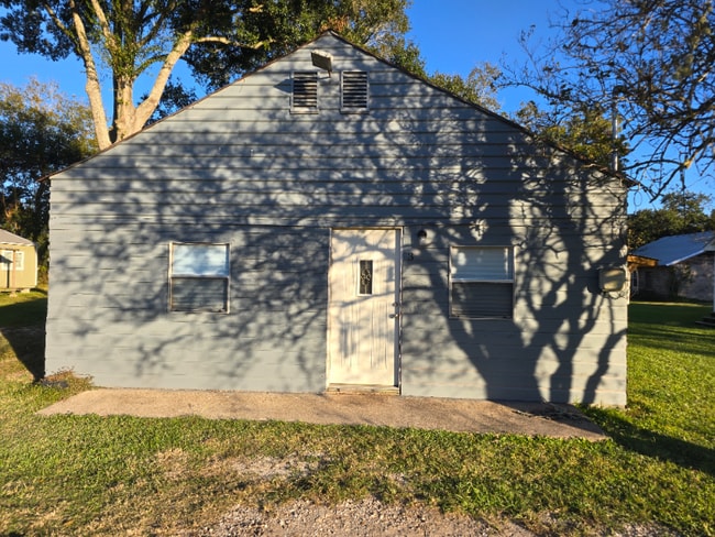 Building Photo - 267 Center St