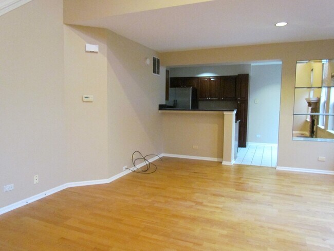 Building Photo - 1560 E Chivalry Ct