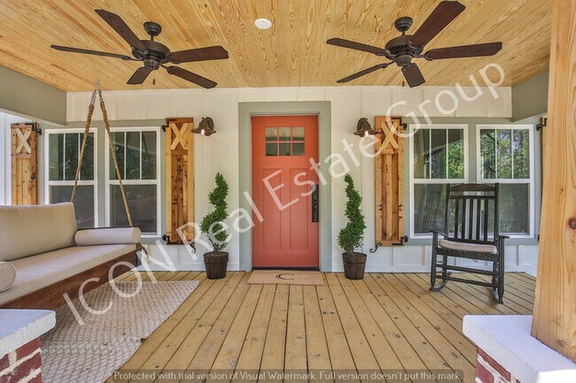 Building Photo - 3/2 Home on large lot in Woodstock
