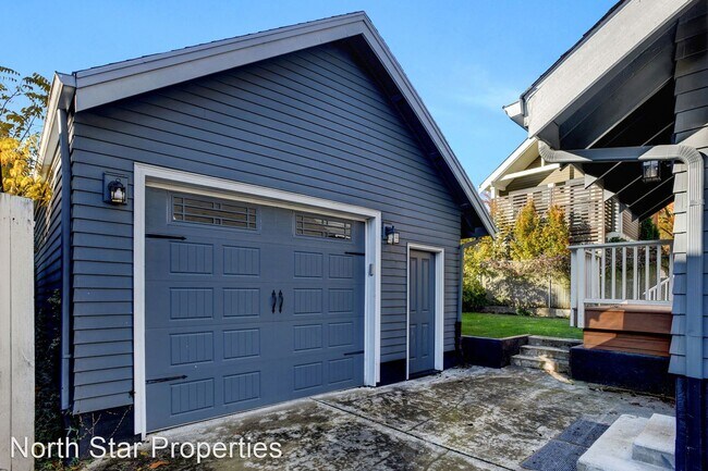 Building Photo - 5 br, 3.5 bath House - 2835 NE 28th Ave.