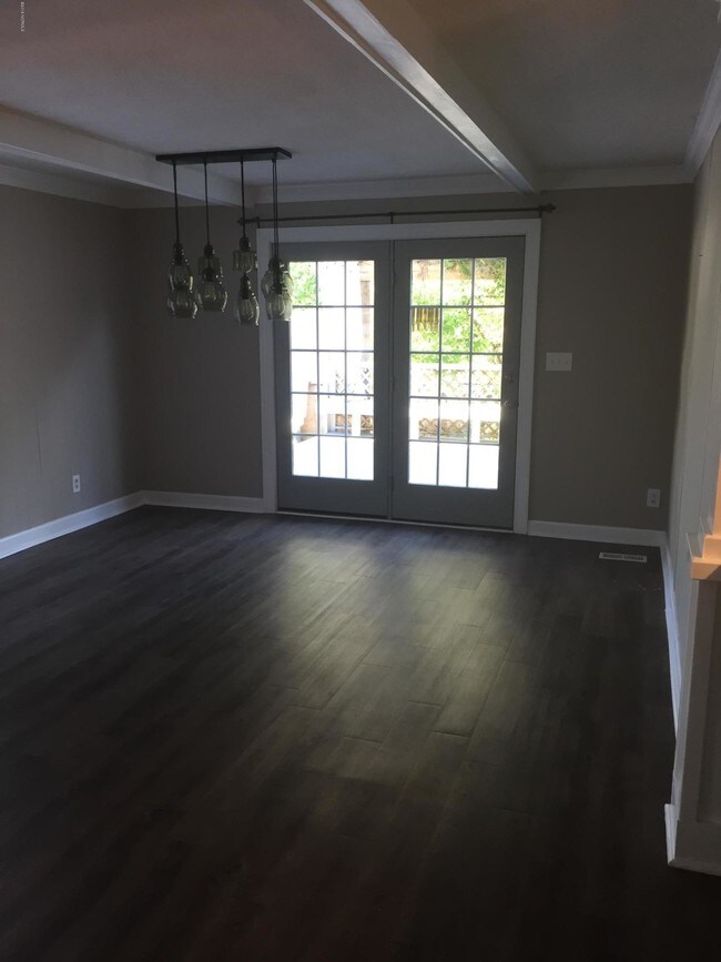 Building Photo - 331 Green Meadows Dr