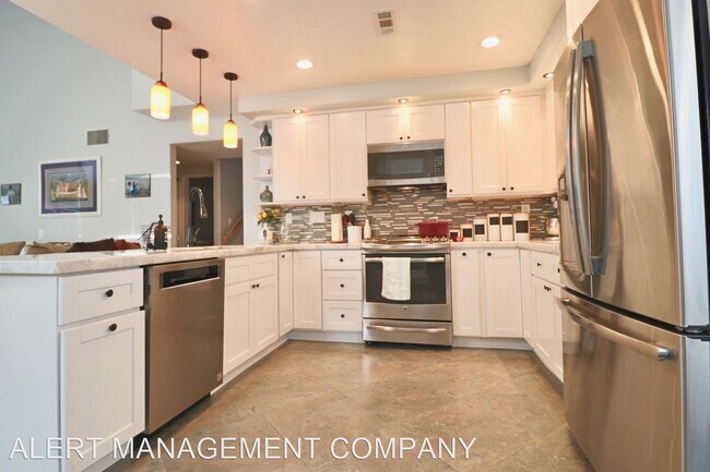 Building Photo - 2 br, 2.5 bath House - 844 Vista Arriago